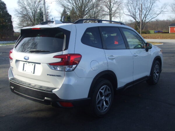 2019 SUBARU FORESTER PREMIUM 2.5 - Image 2