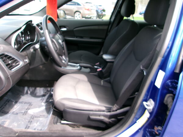 2013 DODGE AVENGER  SE - Image 5