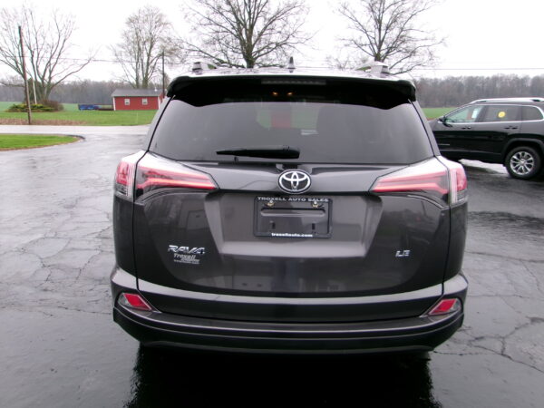 2017 TOYOTA RAV4 LE - Image 4